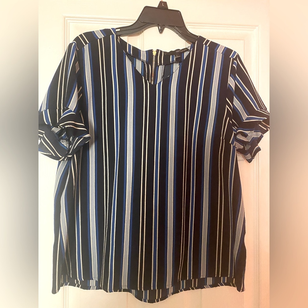 *FINAL PRICE* Women’s Harve Benard Size L Short Sleeve Blouse